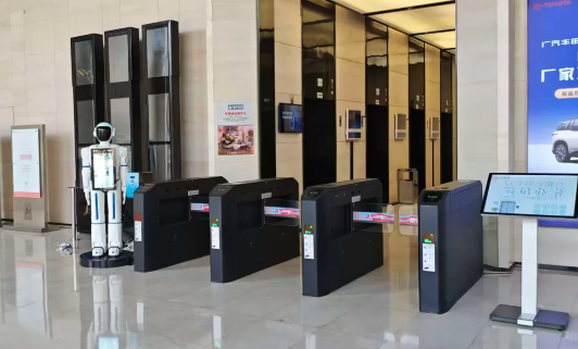安利智AI机器人落地高端写字楼物业，为武汉喜年中心带来管理服务大惊喜！